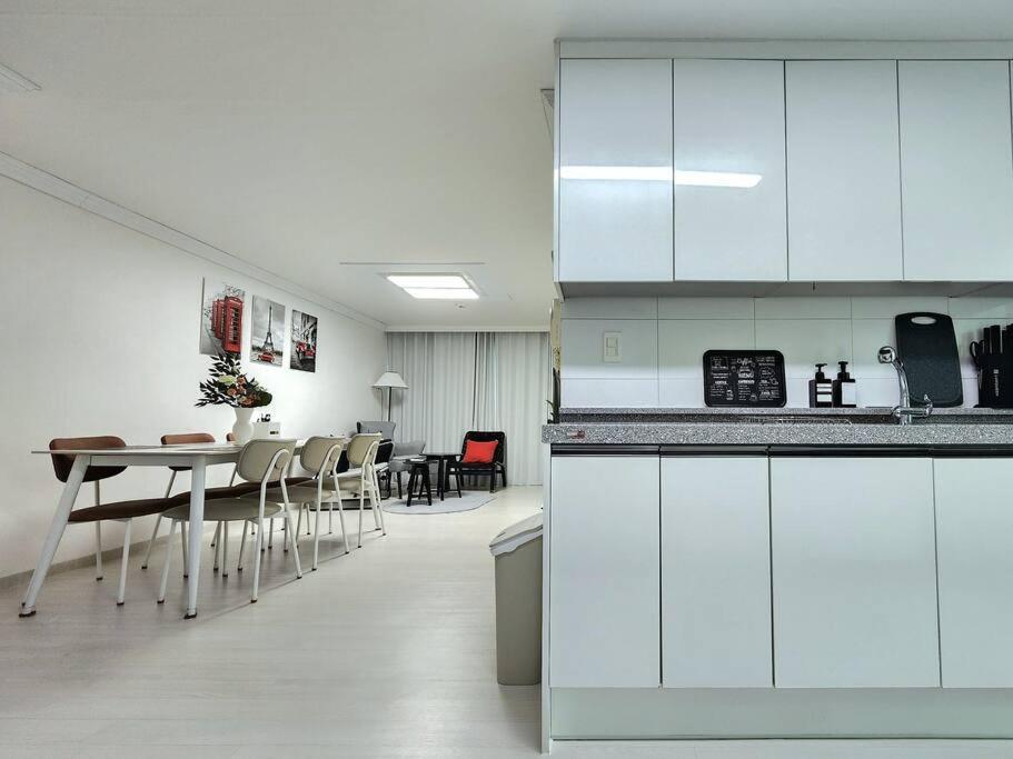 Charm In Seoul, 3r2b, Arex, Digitalmediacitystation 3minutes, Hongdae