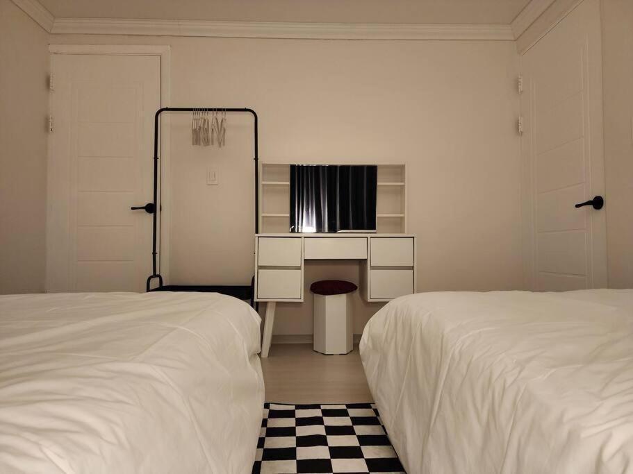 Charm In Seoul, 3r2b, Arex, Digitalmediacitystation 3minutes, Hongdae