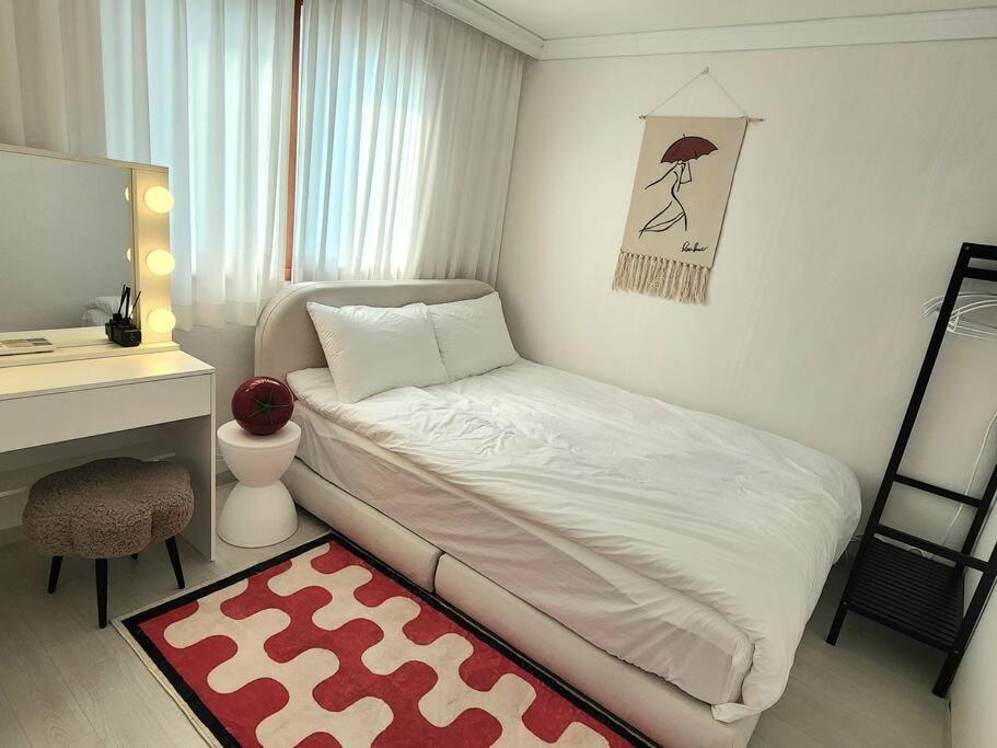 Apartment Charm In Seoul, 3r2b, Arex, Digitalmediacitystation 3minutes, Hongdae Seoul