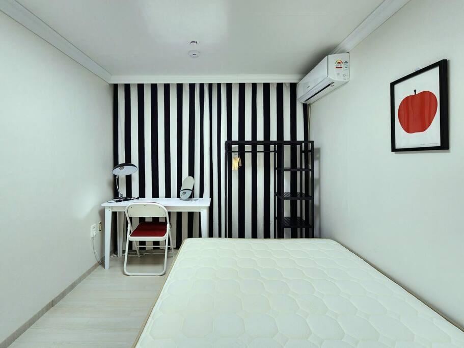 Charm In Seoul, 3r2b, Arex, Digitalmediacitystation 3minutes, Hongdae