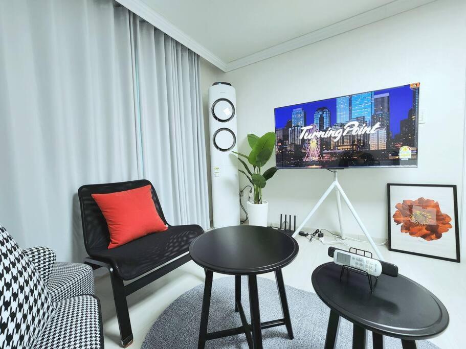 Charm In Seoul, 3r2b, Arex, Digitalmediacitystation 3minutes, Hongdae Seoul