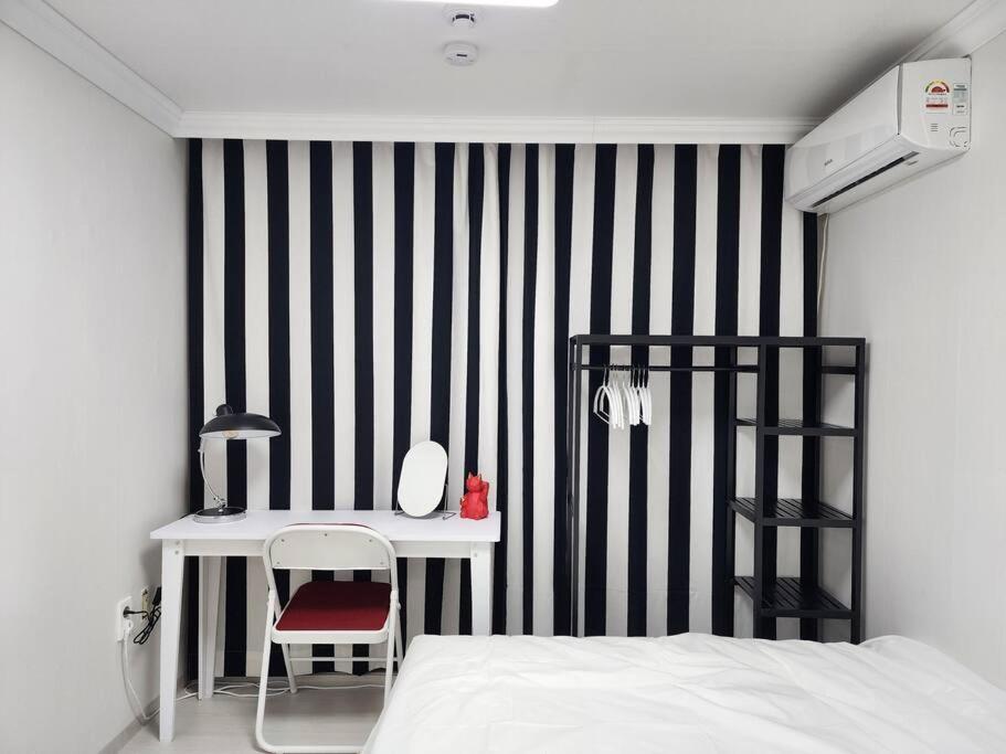 Charm In Seoul, 3r2b, Arex, Digitalmediacitystation 3minutes, Hongdae Apartment *
